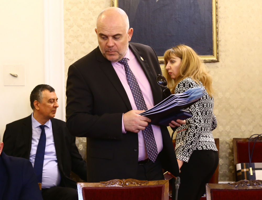 Шефът на СДВР удари рамо на Гешев за главен прокурор