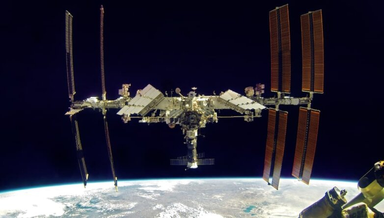 Астронавт засне как корабът "Прогрес" изгаря в атмосферата ВИДЕО 