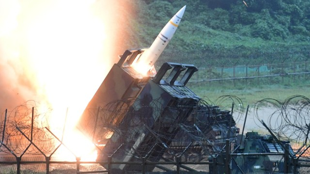 Северна Корея изстреля нови неидентифицирани ракети 