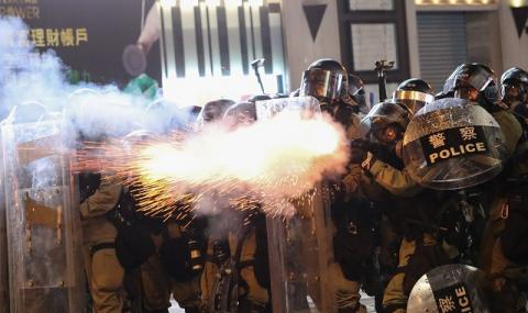 Страшно е: Китайската армия плаши Хонконг с... ВИДЕО