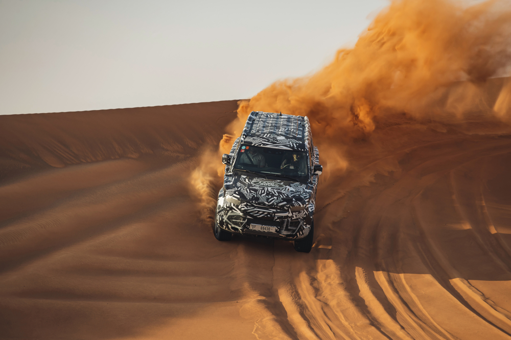 Експерти от Червения кръст тестваха прототипа на новия Land Rover Defender до предела на възможностите му