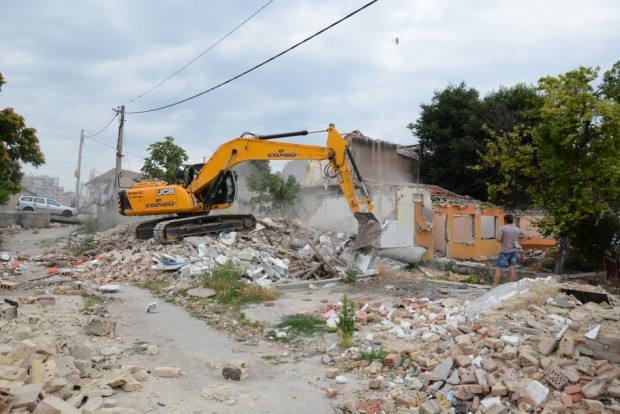 Бутат още 38 къщи в циганския квартал "Максуда" във Варна