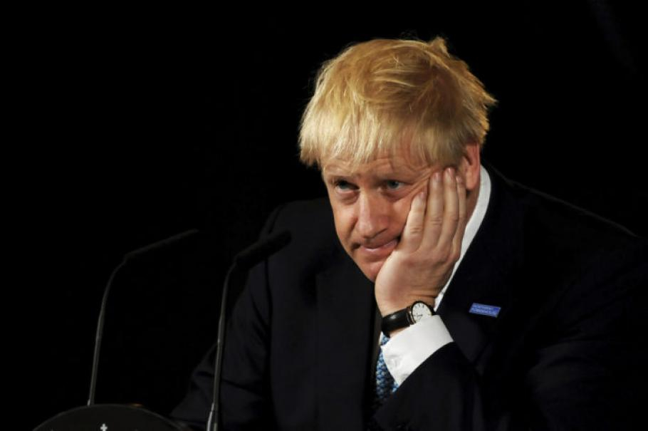 Борис Джонсън остана с мнозинство от само един депутат