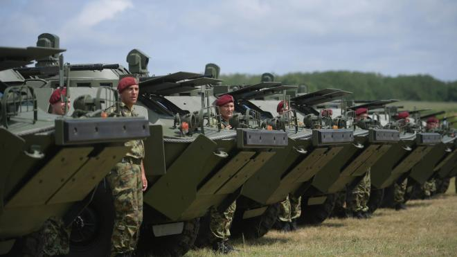 Игра на два фронта – въоръжението на Сърбия идва и от Изток, и от Запад