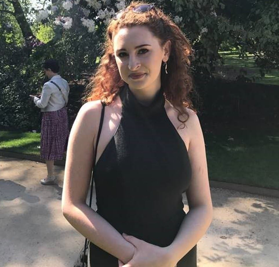 Трагедия: Студентката от Кеймбридж се хвърлила от самолета по шокираща причина 