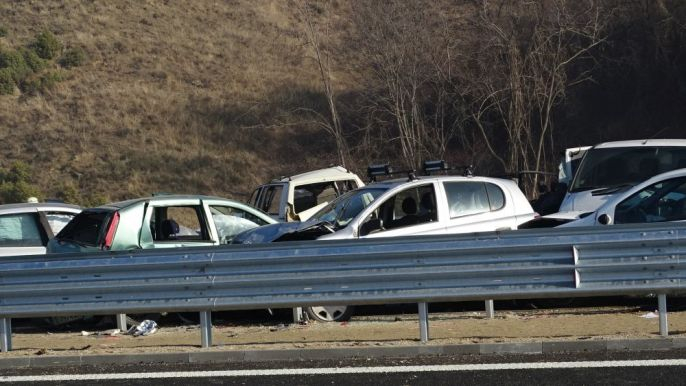 Страшно меле с 4 коли в Пловдивско, линейки хвърчат към мястото 