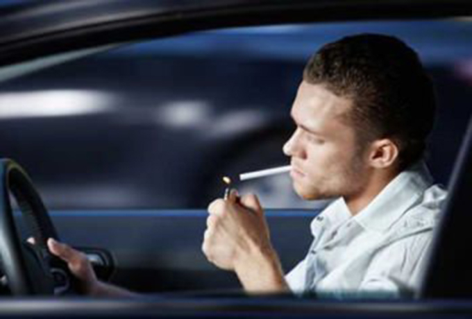 Нови санкции: 3000 лева глоба и без книжка за пушене в кола