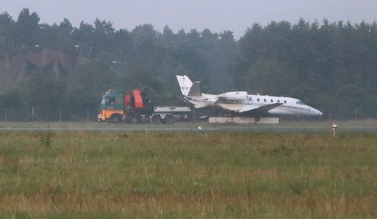 Самолет с мениджърския екип на Пинк се разби и избухна в пламъци СНИМКИ