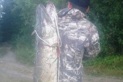 Рибар извади истинско чудовище от река на спининг СНИМКИ