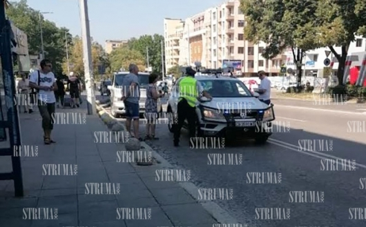 Куриоз: Катаджиите или шофьорът са в нарушение на тази спирка в Благоевград
