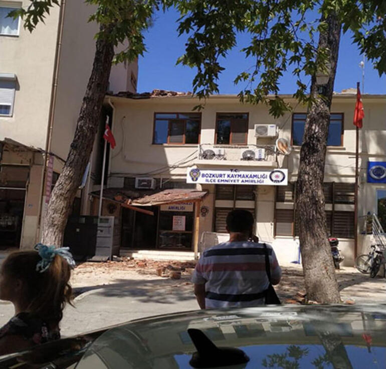 Затрупани хора и разрушени сгради след адските трусове в Турция! Зловещи КАДРИ