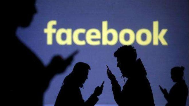 Фейсбук предлага милиони долари на новинарски издания за лицензирани статии