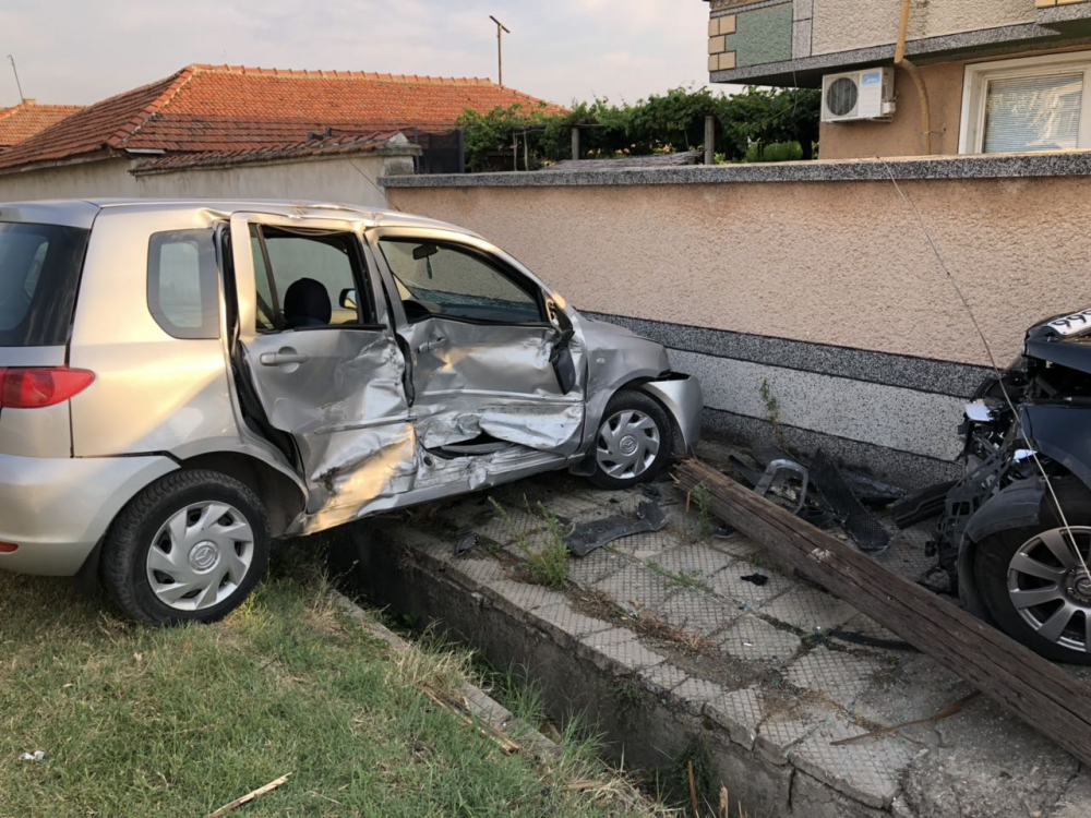 Първо в БЛИЦ: Много пиян цигански баровец се помля с мерцедес СНИМКИ