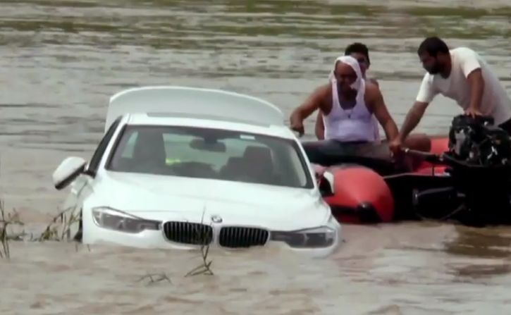 Младеж потопи лъскавото си БМВ в реката, причината е изумителна ВИДЕО 