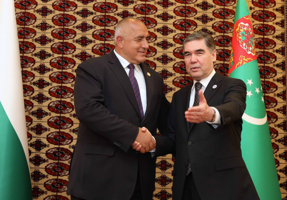 Борисов получи гореща прегръдка в Туркменистан СНИМКИ