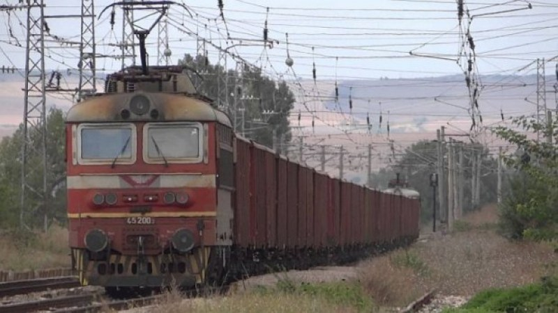 Възстановено е движението за пътническите влакове в участъка Ихтиман-Септември 