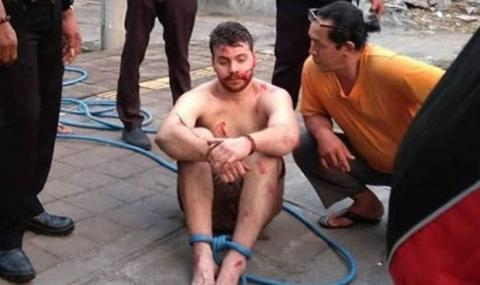 Пиян на мотика австралиец вилня из Бали, но си получи заслуженото ВИДЕО 
