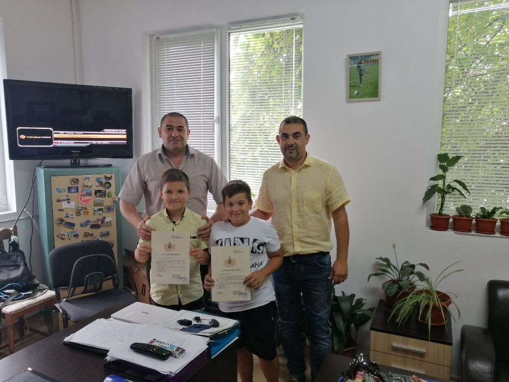 Цяла България говори за тези две 11-годишни момчета от Вършец