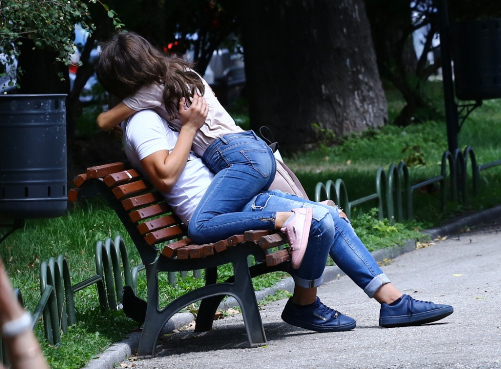 Фотоудар в БЛИЦ: Разгонена двойка стъписа минувачи на пъпа на София