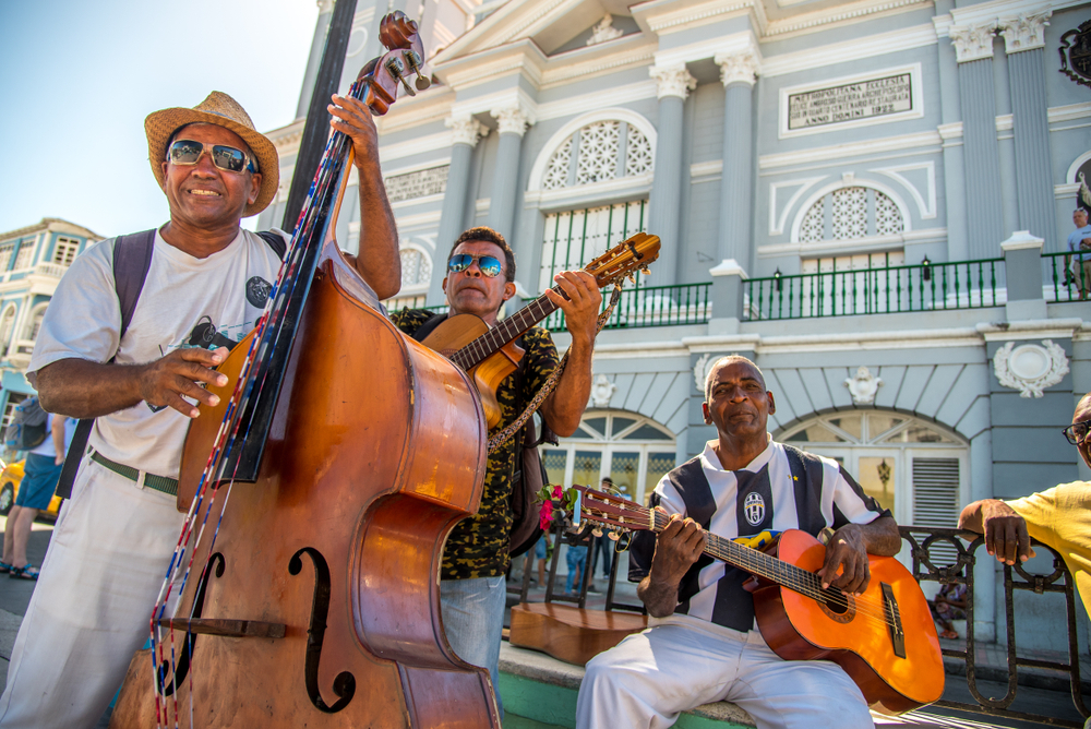 Най-карибският град на Куба - столица на рома, музиката и революцията