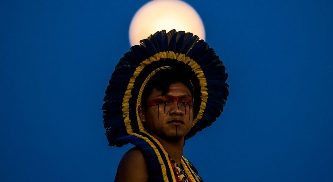 Потрес! Индианци нахлуха в министерство в Бразилия