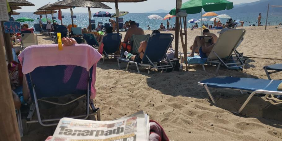 Българи полудяха по евтиния плаж в Гърция 