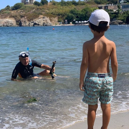 Волен Сидеров показа на какво учи сина си на плажа СНИМКИ 