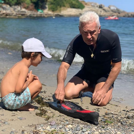 Волен Сидеров показа на какво учи сина си на плажа СНИМКИ 