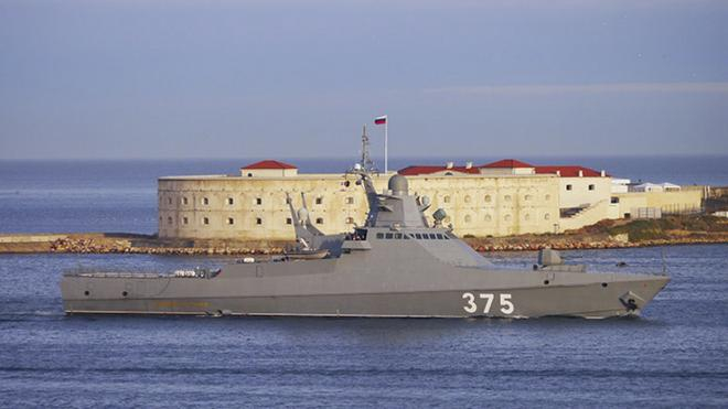 Нов боен кораб в учение на руския Черноморски флот ВИДЕО