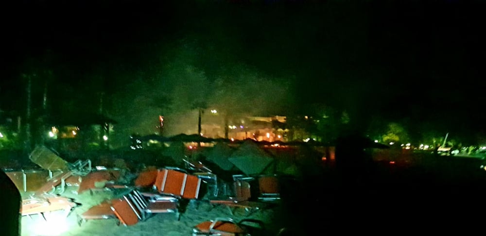 Само в БЛИЦ! Огромен пожар в известен хотелски комплекс на южното Черноморие СНИМКИ