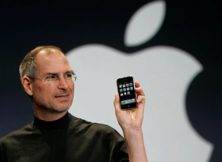 Мрежата гръмна: Основателят на Apple Стив Джобс е жив, СНИМКА го доказва