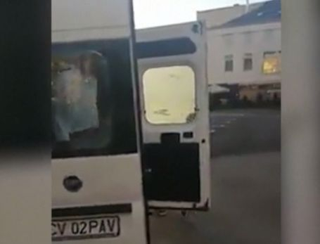 Румънски полицаи спряха шофьор на маршрутка и се хванаха за главата ВИДЕО 