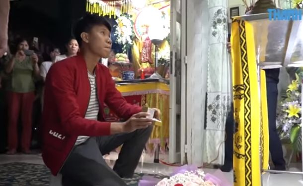 Влюбен виетнамец вдигна сватба на погребението на любимата си ВИДЕО
