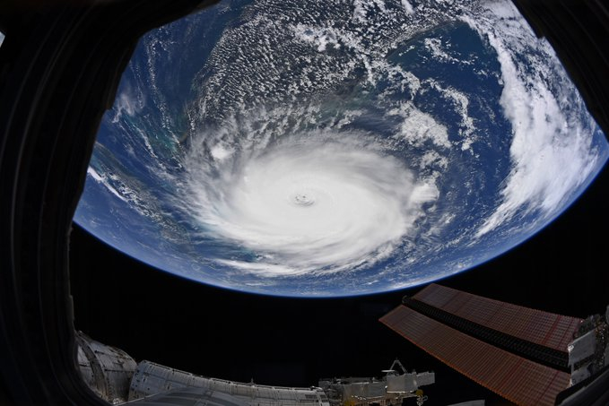 „Дориан“ заседна над Бахамите, астронавт показа чудовището от космоса ВИДЕО