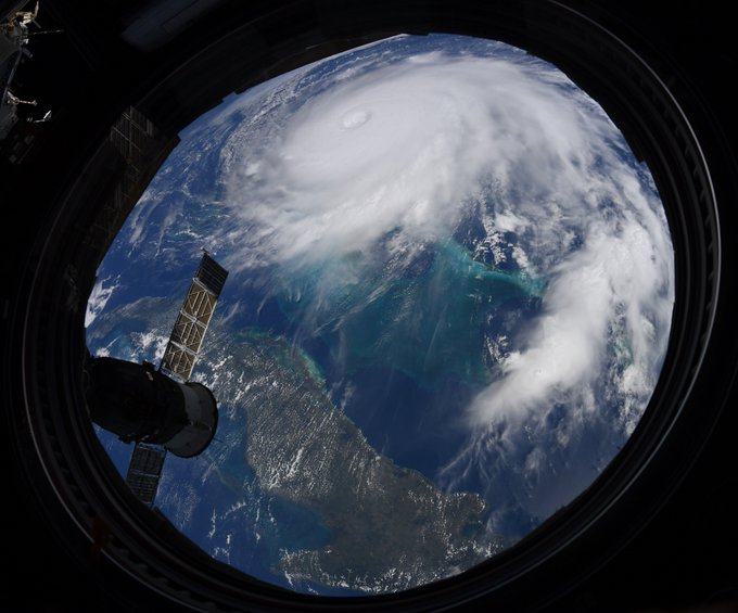 „Дориан“ заседна над Бахамите, астронавт показа чудовището от космоса ВИДЕО