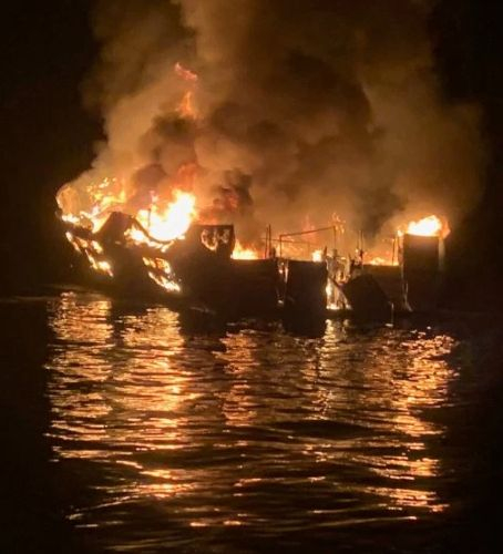 Намериха 25 трупа на изгорялата тузарска яхта в Калифорния СНИМКИ