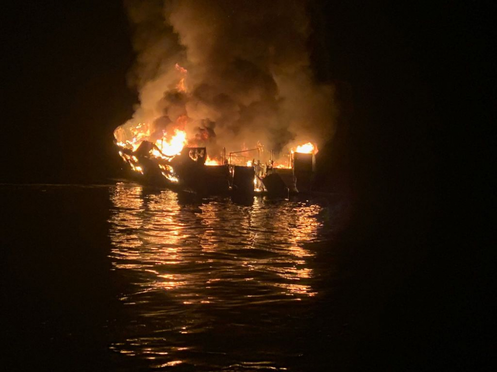 Намериха 25 трупа на изгорялата тузарска яхта в Калифорния СНИМКИ