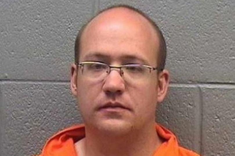 Американец изнасили 4-годишно момиченце в тоалетна на McDonald's СНИМКА
