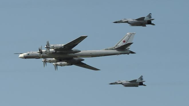 Равни бойци: Ту-95 го сравниха с В-52