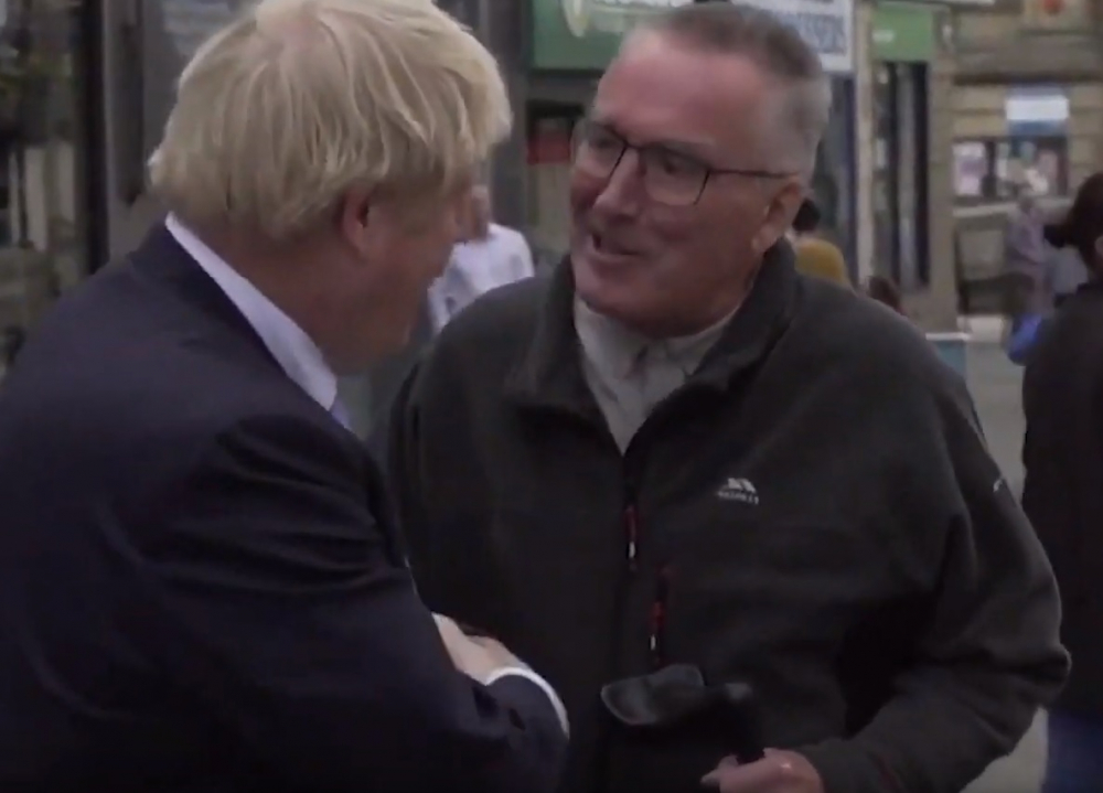 Англичанин към Борис Джонсън: "Моля те, напусни града ми!" Премиерът: "Махам се след малко!" ВИДЕО