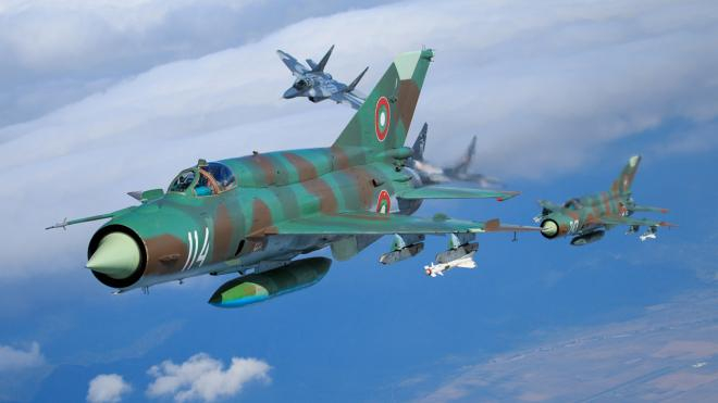 Чук срещу скалпел: Изтребителят МиГ-21 е сравнен с F-22