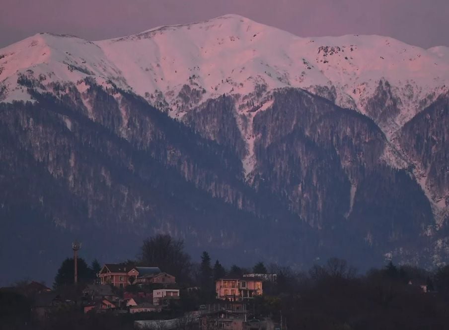 Чудо на природата: Сняг заваля над черноморски курорт ВИДЕО