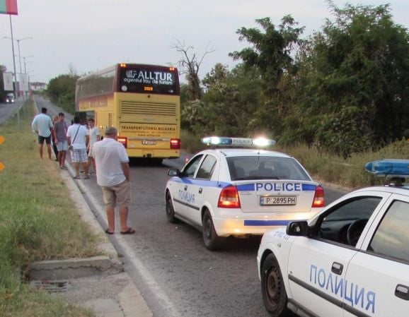 Жесток екшън с автобус с туристи край Русе СНИМКИ