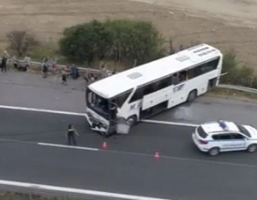 Две версии за зверската катастрофа с автобус и ТИР на АМ "Хемус"