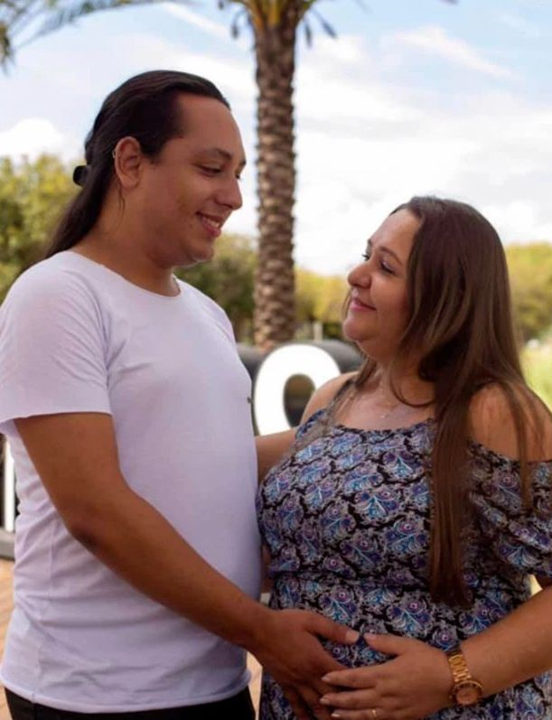 Жена роди близнаци на хомосексуалния си син, защото... СНИМКИ