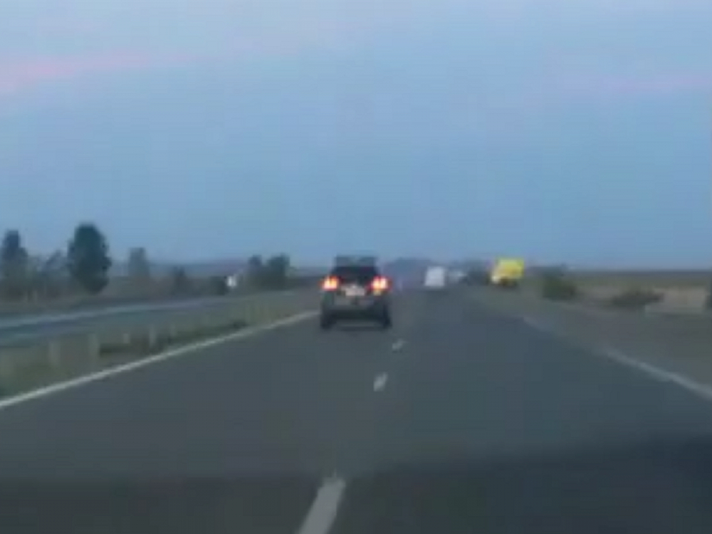 Джип на "Гранична полиция" хвърчи с над 200 км/ч по „Тракия“ ВИДЕО