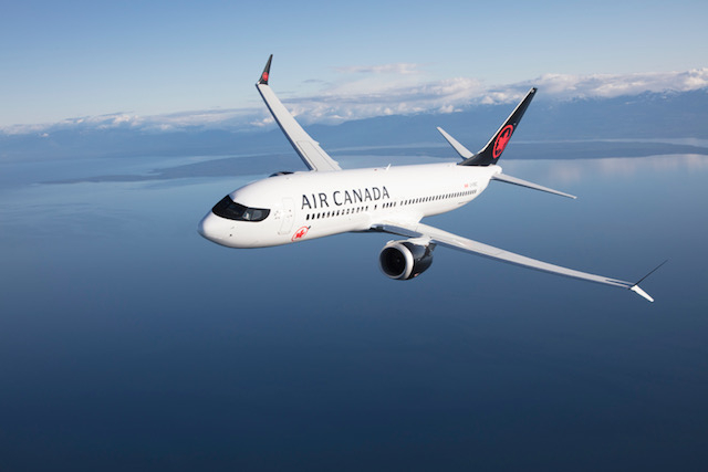 Инцидент с пътнически Boeing след излитане в Канада ВИДЕО