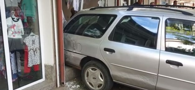 Екшън ВИДЕО: Минувачи линчуват пиян шофьор в Казанлък 