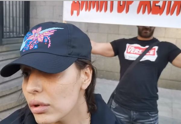 Протестърите изкараха и дъщерята на Митьо Очите срещу Иван Гешев СНИМКИ