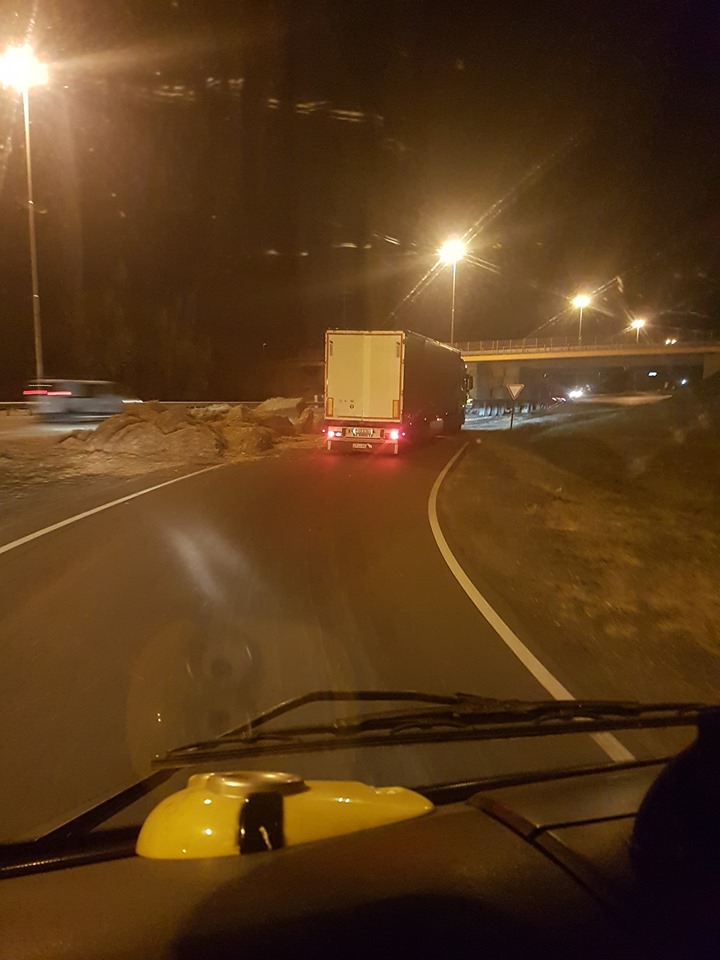 Среднощен ужас с камион на изхода на София (СНИМКИ)